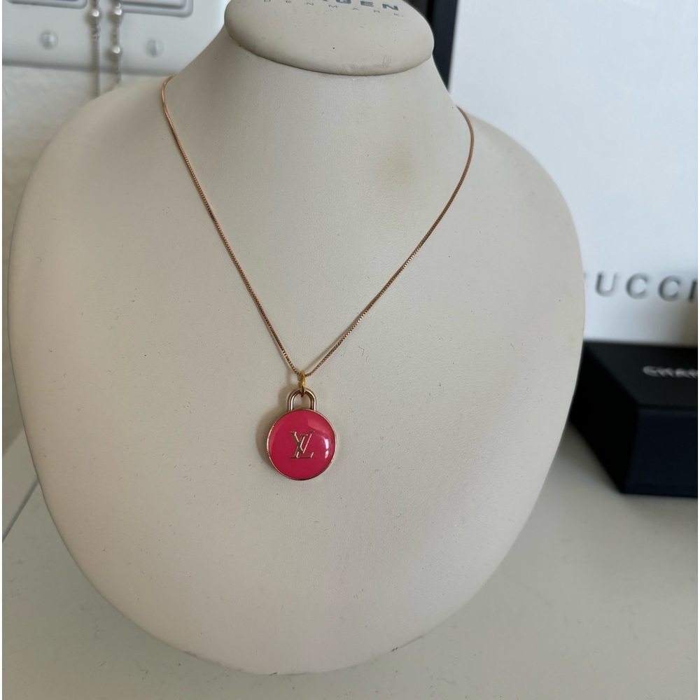 Louis Vuitton pink necklace